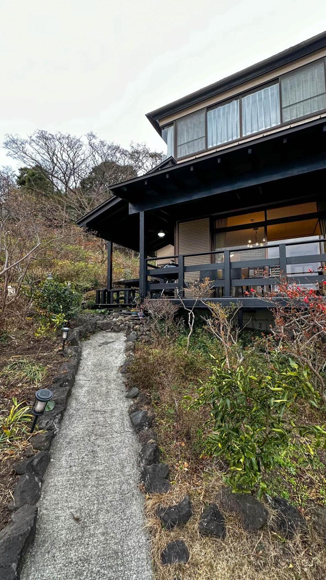 伊豆高原 温泉付別荘 Isana Mountain Villa Futo エクステリア 写真