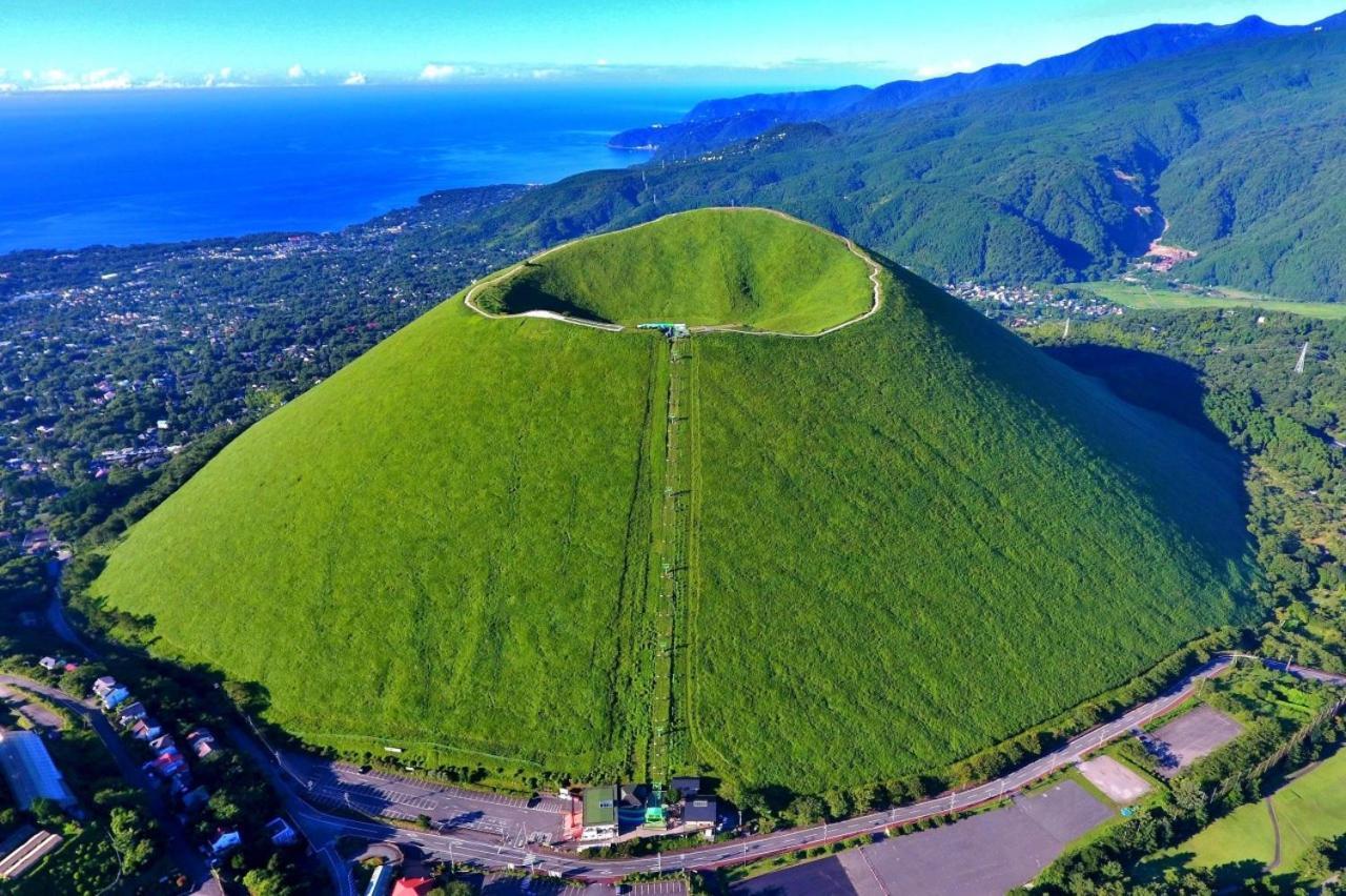 伊豆高原 温泉付別荘 Isana Mountain Villa Futo エクステリア 写真