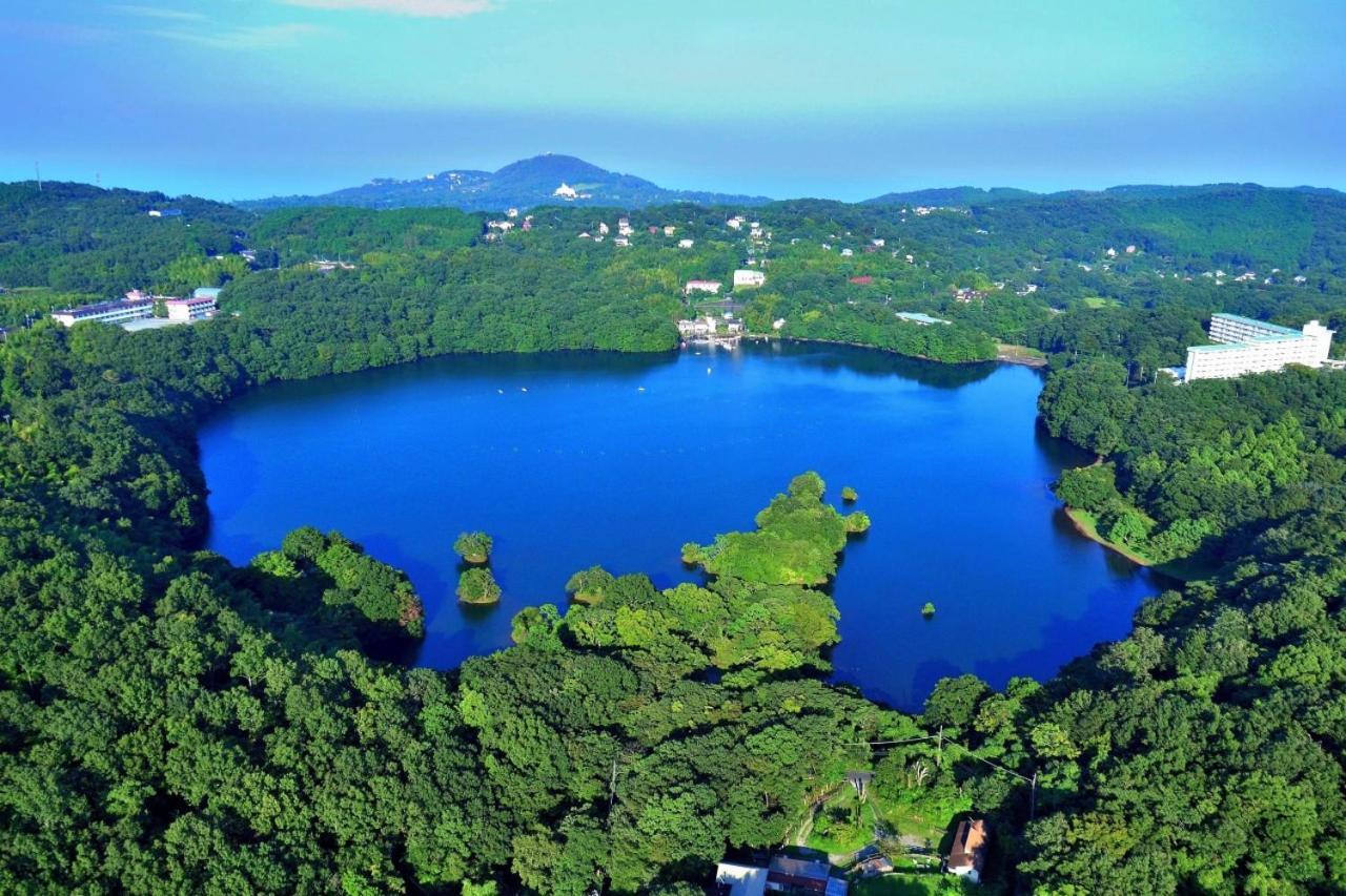 伊豆高原 温泉付別荘 Isana Mountain Villa Futo エクステリア 写真